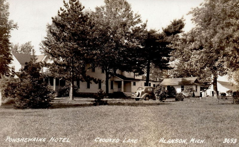 Ponshewaing Hotel - Vintage Postcard (newer photo)